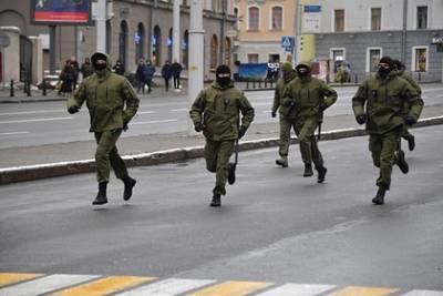 Силовики начали брать под контроль центр Минска из-за акции оппозиции