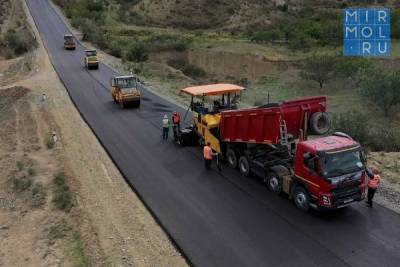 В Дагестане ведется ремонт дороги, идущей к главному туристическому объекту