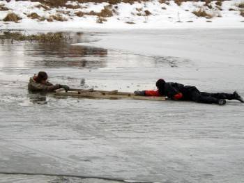 На реке Суда в Кадуе под лед провалился мужчина