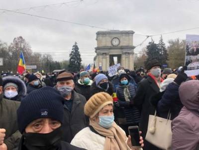 Протест в Кишиневе: ультраправые требуют отставки властей под песни Beatles