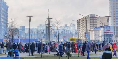 120-й день протестов в Беларуси: жители Минска собираются во дворах, марши соседей разгоняют омоновцы — видео
