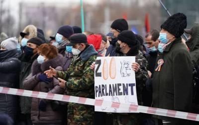 Сторонники Санду вышли на протесты в Молдове. Требуют роспуск парламента