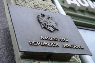 Автомобиль посольства Молдавии поймали при попытке ввезти в Россию контрабанду