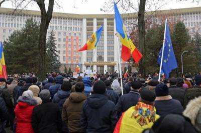 В Кишиневе сторонники Санду вышли на антиправительственный митинг