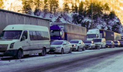 Более 500 фур ждут открытия Военно-грузинской дороги