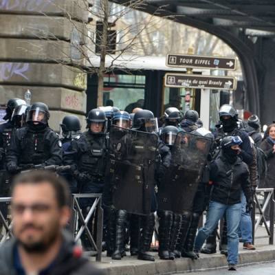 Во время акций протеста во Франции по окончательным подсчетам пострадали 67 полицейских и жандармов