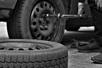 В Рославльском районе мужчина вынес комплект из 4-х колес из гаража своего знакомого