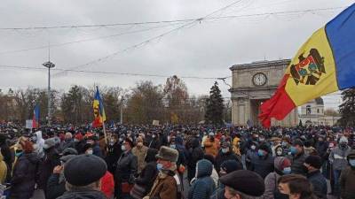Активисты требуют отставки парламента Молдавии