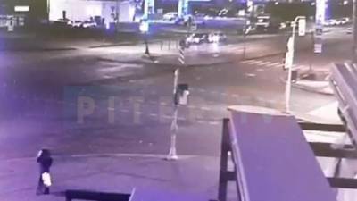 Момент ДТП на перекрёстке Маршала Захарова и Десантников попал на видео