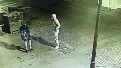 На Думской улице неизвестный оставил подростка без телефона