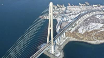 МЧС сообщило о завершении очистки от наледи моста на остров Русский