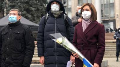 "Додон пытается поджечь страну". Майя Санду вывела людей на протест в Кишиневе