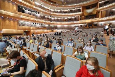 Организаторов концертов в Петербурге обязали сообщать властям число и возраст зрителей