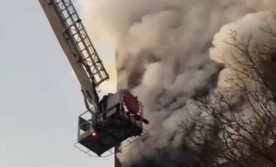 Пожарные потушили возгорание в многоэтажном доме на севере Москвы
