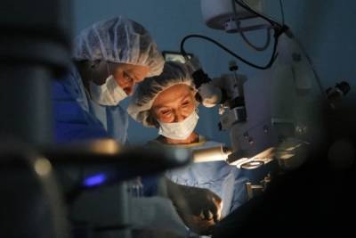 В Боткинской больнице за год прооперировали 50 пациентов с глазными червями