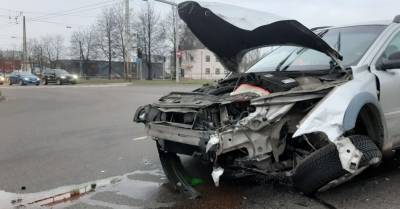 ФОТО. ДТП в Пурвциемсе: на перекрестке столкнулись три машины