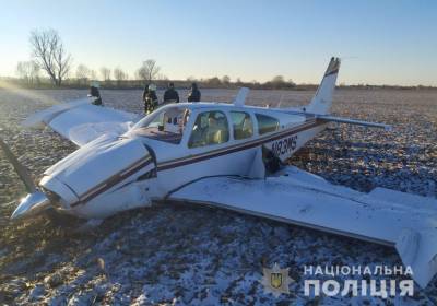 Под Киевом упал самолет: экипажу удалось выжить