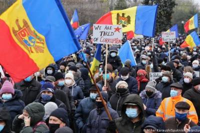 В Кишиневе прошел протест против захвата власти: участники приняли резолюцию о роспуске парламента