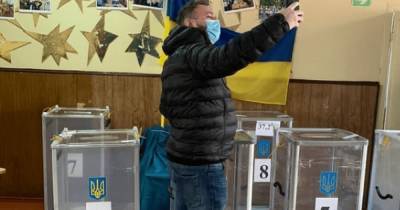 На местные выборы в Кривом Роге заманивают розыгрышем iPhone 12 (фото)