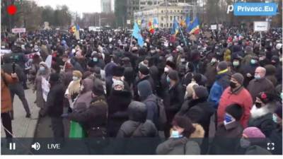 Тысячи сторонников Санду требуют роспуска парламента Молдавии