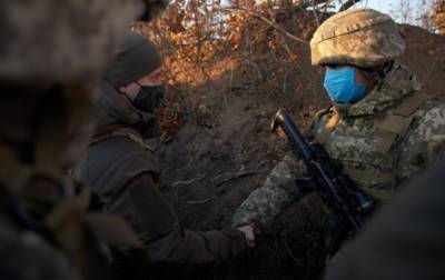 Зеленский съездил к военным на Донбасс