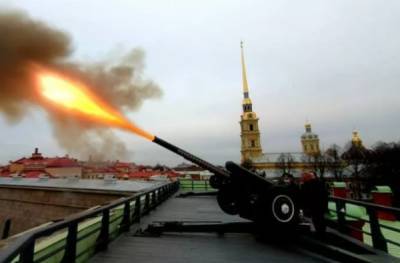 Чубайс отметил своё назначение выстрелом из пушки в Петропавловской крепости