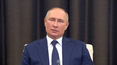 Путин ответил на вопрос робота и пообщался с волонтерами
