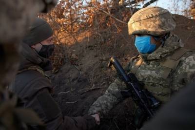 Зеленский в Донбассе встретился с военными