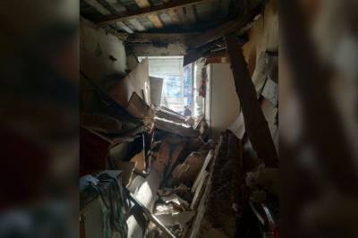 В Кривом Роге спасатели достали и-под завалов частного дома 12-летнюю девочку (фото)
