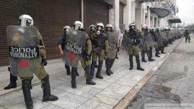 Более 100 человек задержали на митинге в Афинах