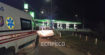 В Киеве водитель такси умер за рулем: авто проехало без управления 40 метров