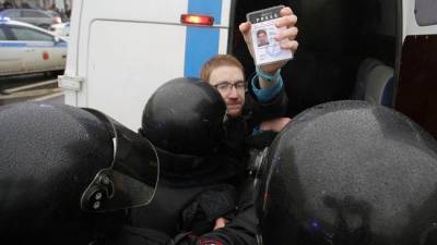 В России на митингах станут выявлять фиктивных журналистов
