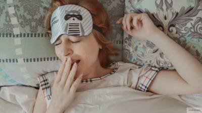Медики рассказали, как бороться с сонливостью днем