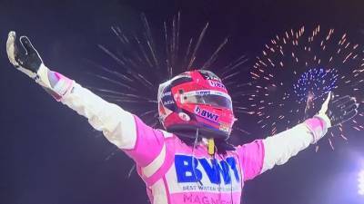 Перес выиграл Гран-при Сахира после аварии, Квят финишировал седьмым