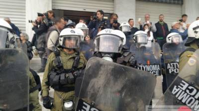 Правоохранители Греции задержали более 100 человек в Афинах после митинга