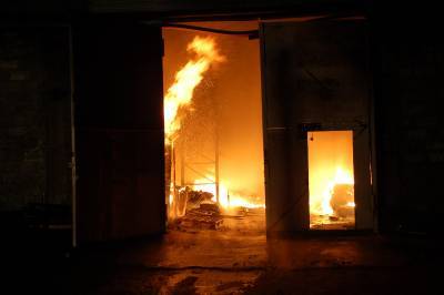 В Смоленске загорелась стена квартиры