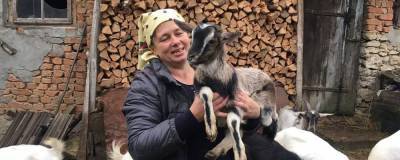 Люба и ее козы: на Тернопольщине женщина снимает влоги о сельской жизни