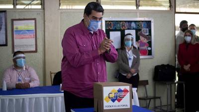 Мадуро проголосовал на парламентских выборах в Венесуэле
