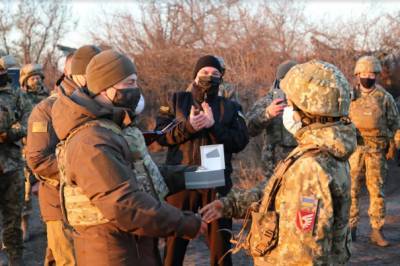 Зеленский побывал в окопах бойцов ВСУ на Донбассе