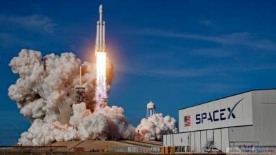 SpaceX запустила корабль Dragon с грузом для МКС