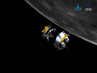 Китайский зонд успешно передал в орбитальный комплекс собранные образцы с Луны