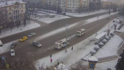 В Кемерове столкновение двух автомобилей на Советском проспекте попало на видео