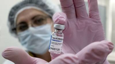 В Новосибирской области начнётся вакцинирование медиков от COVID-19
