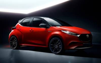 Новая Mazda2 для Европы станет перелицованным гибридом Toyota Yaris