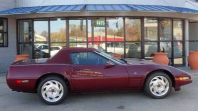 На продажу выставили настоящую «капсулу времени», — 27-летний Corvette в состоянии нового (ФОТО)