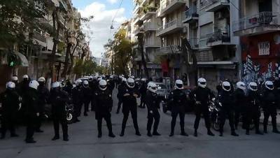 В Греции силовики на митинге в память о застреленном полицейским подростке задержали больше 100 человек