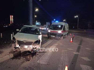В Киеве водитель такси умер за рулем автомобиля