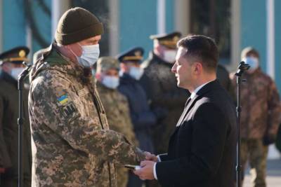 Зеленский присвоил почетные воинские звания украинским военнослужащим