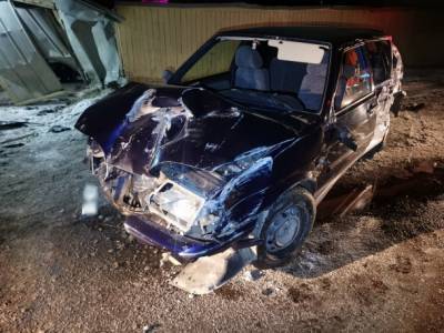 В Шудаяге пьяный водитель протаранил забор и гараж