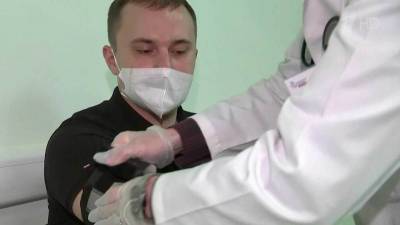 В России идет масштабная вакцинация первым зарегистрированным препаратом от коронавируса — «Спутником V»
